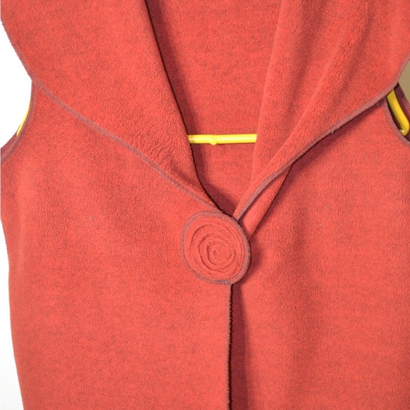 Granny core for Fall. Lovely rust vest with a rosette front clasp. Cowl neck. - Picture 5 of 12